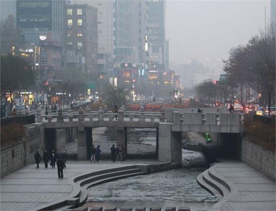 雾霾来袭韩国竟要北京赔偿300万，抢钱啊，这年头雾霾不要空气净化器，要抢别的国家的钱来过了。